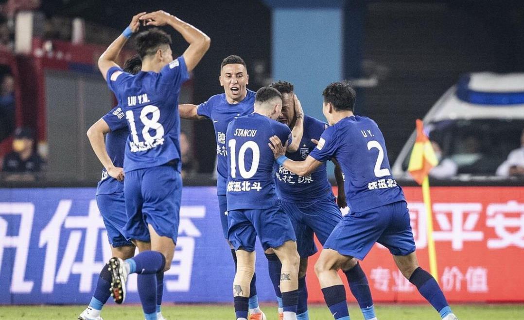 转折点！武汉三镇刷新队史纪录，足总杯今夜攻防权衡，赛场秩序良好，临场指挥获称赞的简单介绍