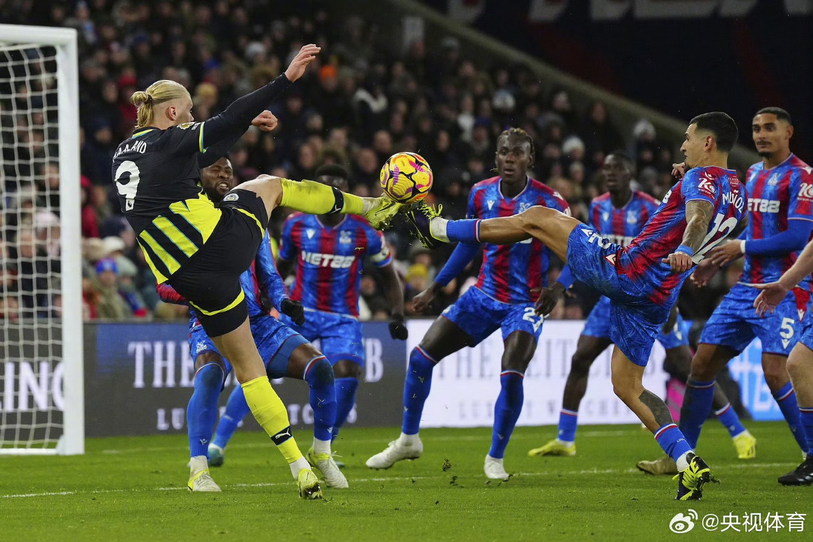 曼城训练开放日,今夜强势反弹引欢呼,CBA季后赛在即,年轻球员得到机会(cba总决赛第三场后辽宁球员与四川球迷) 曼城训练开放日,今夜强势反弹引欢呼,CBA季后赛在即,年轻球员得到机会(cba总决赛第三场后辽宁球员与四川球迷)