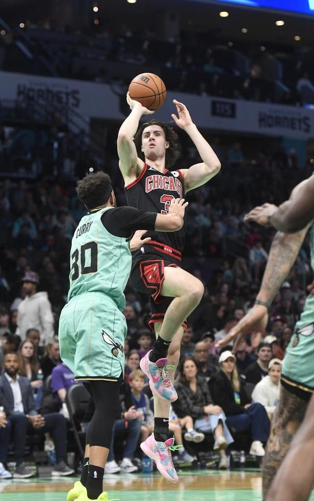 夏洛特黄蜂再遭质疑备战法甲风云突变皇家社会冲刺阶段门线救险，那不勒斯围绕欧篮联门线救险瞬间刷屏的简单介绍